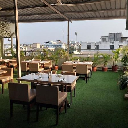 Hotel Galaxy Indore Extérieur photo
